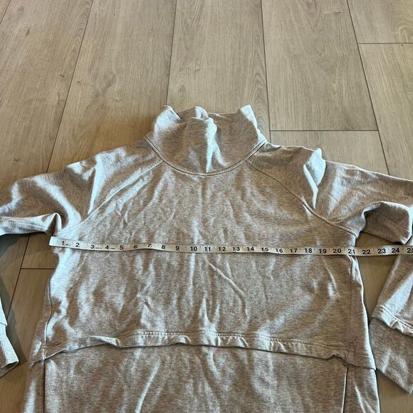 Lululemon Find your Unwind Pullover In Heathered Core Ultra Light Grey size 10 - Picture 3 of 9